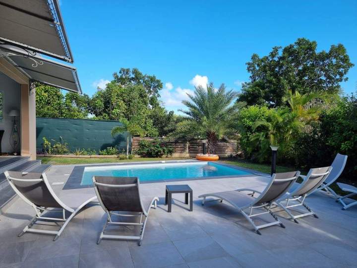 Location saisonnière de villa avec piscine en Guadeloupe
