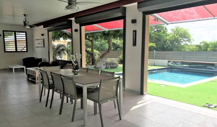 Location saisonnière de villa avec piscine en Guadeloupe