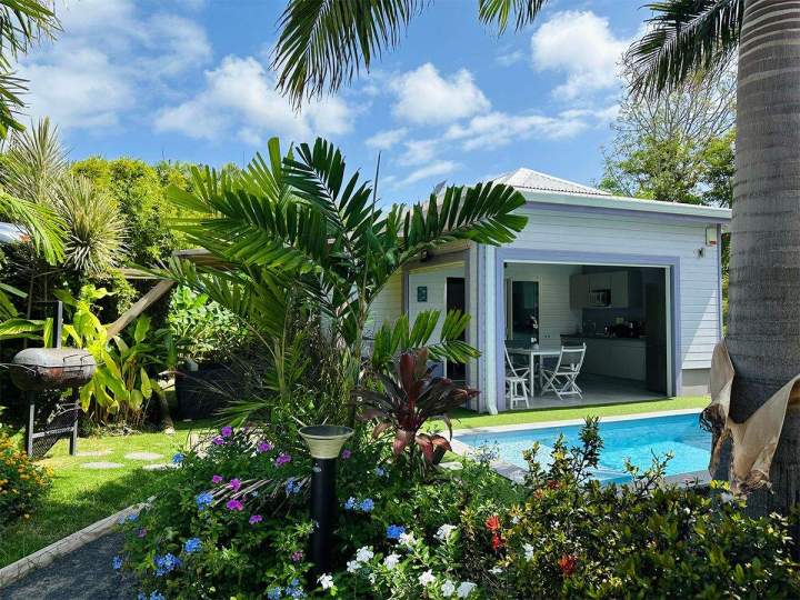<p>Location de vacances : villas de charme et services sur mesure Saint-François</p>